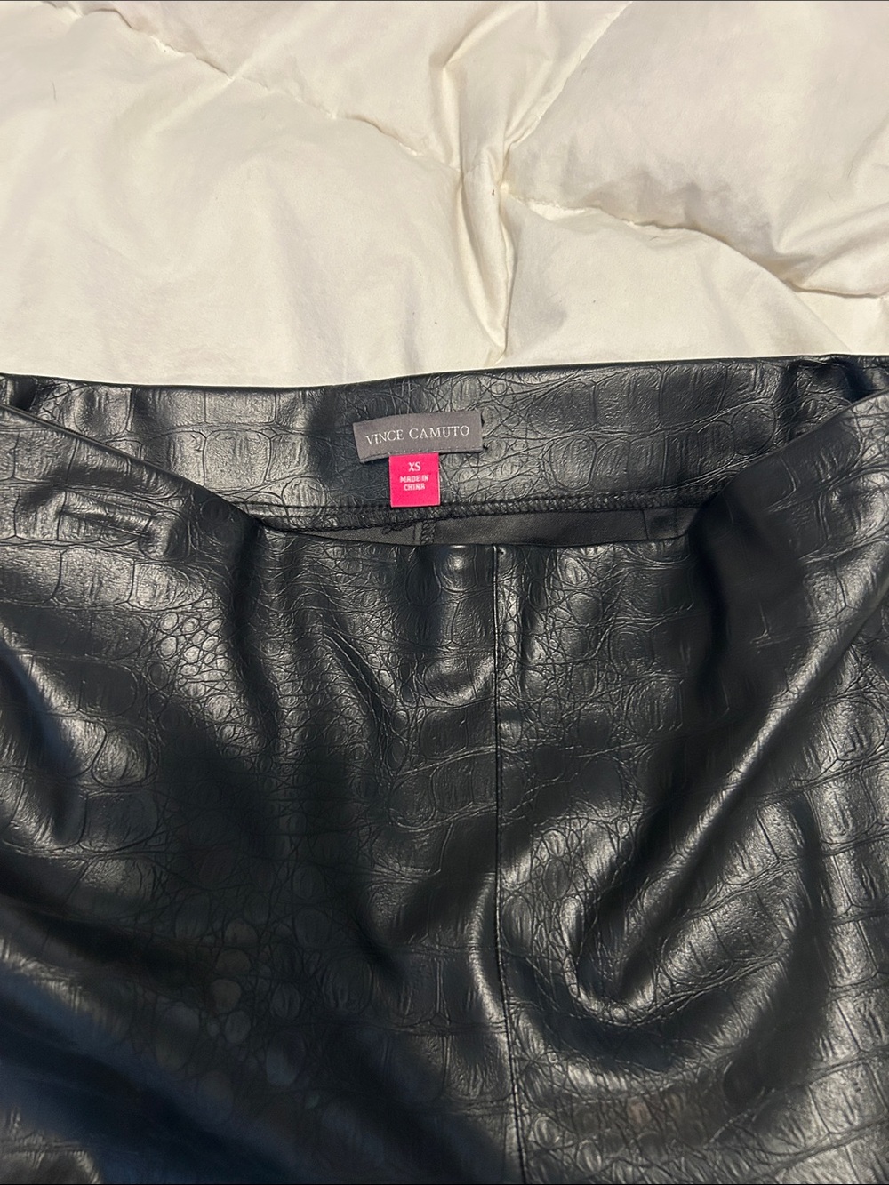 Vince Camuto Black Faux Leather Croc-Embossed leggings